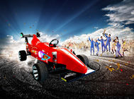 Κόκκινο χρώμα αγωνιστικών αυτοκινήτων μηχανών F1 γύρου παιδάκι λούνα παρκ τηλεχειρισμού
