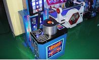 Σφυρί που χτυπά χρησιμοποιημένη μηχανή παιχνιδιών εισιτηρίων λαχειοφόρων αγορών παιχνιδιών τη νόμισμα