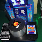 Σφυρί που χτυπά χρησιμοποιημένη μηχανή παιχνιδιών εισιτηρίων λαχειοφόρων αγορών παιχνιδιών τη νόμισμα